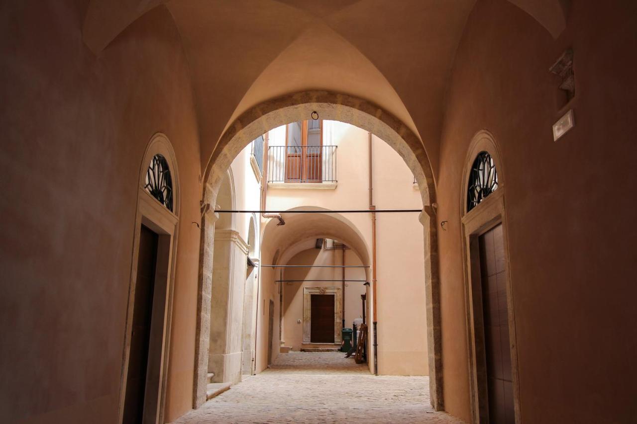 Nel Cuore Dell'Aquila Bnb Exterior foto